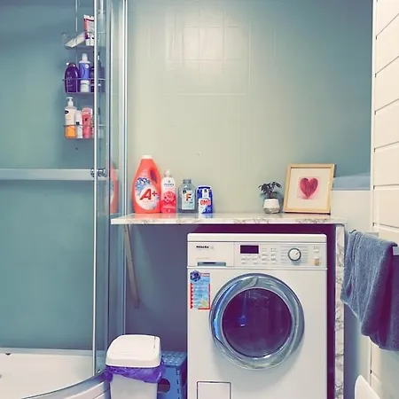 Charming Older House With Private Parking Апартаменты *