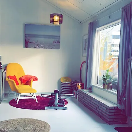 Charming Older House With Private Parking