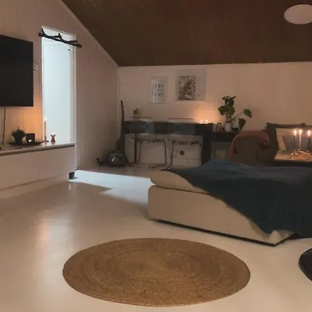 Διαμέρισμα Charming Older House With Private Parking *