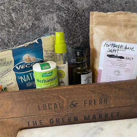 Charming Older House With Private Parking アパート *