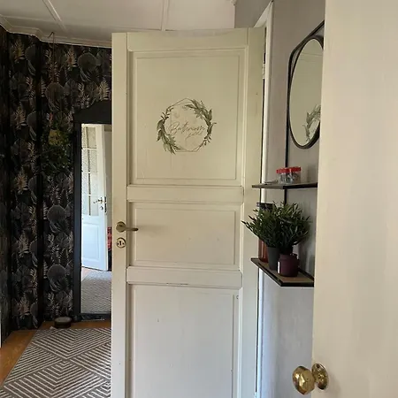 Апартаменты Charming Older House With Private Parking Ставангер