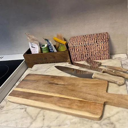 Апартаменты Charming Older House With Private Parking Ставангер