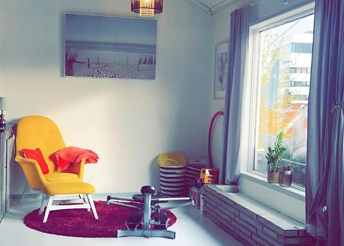 Charming Older House With Private Parking