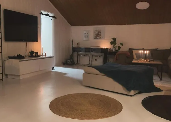 Apartment Charming Older House With Private Parking *