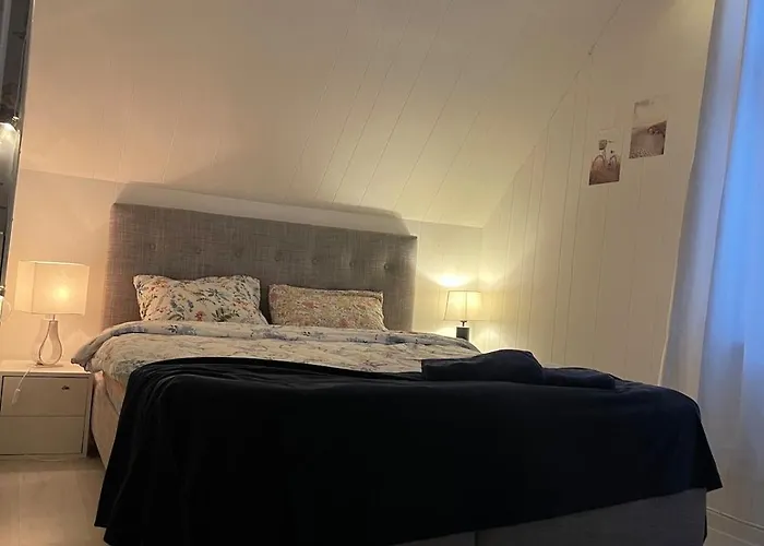 Charming Older House With Private Parking شقة ستافانجر