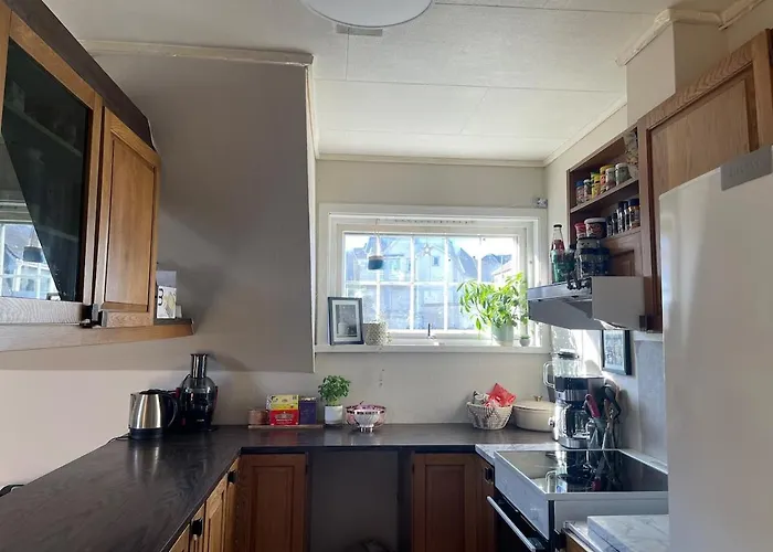 Apartment Charming Older House With Private Parking