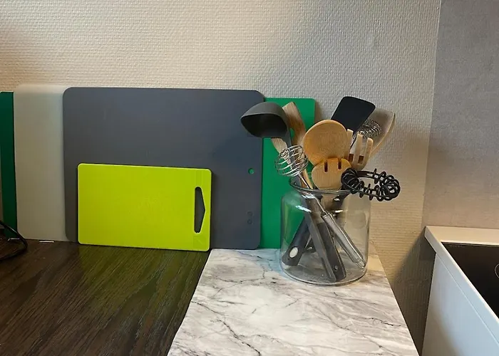 Charming Older House With Private Parking *