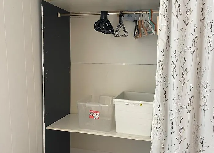 Apartment Charming Older House With Private Parking *