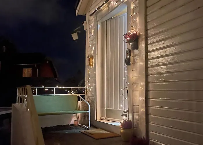 Charming Older House With Private Parking *