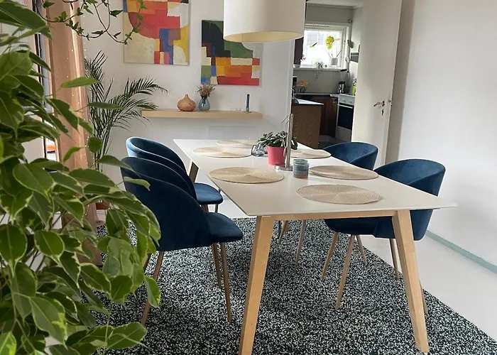 Apartment Charming Older House With Private Parking