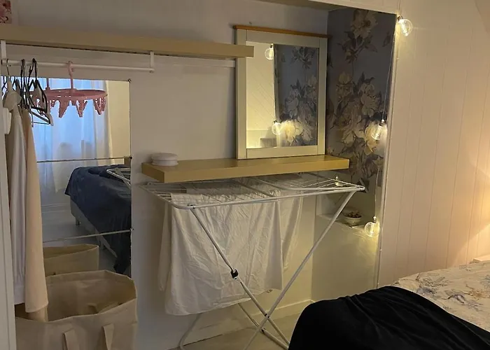 Charming Older House With Private Parking شقة ستافانجر